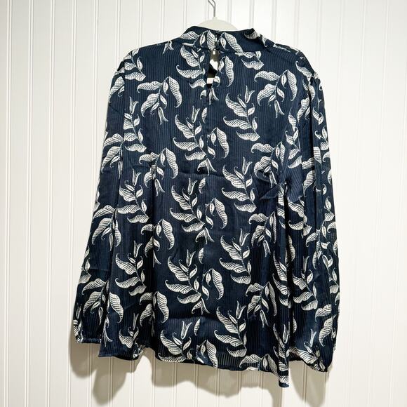 Lane Bryant Navy Blue Floral Keyhole Blouse Plus Size 18 - Picture 7 of 7